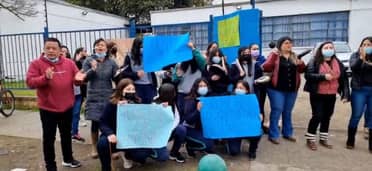 Apoderados exigen que profesores retomen las clases en el Politécnico Juan Terrier