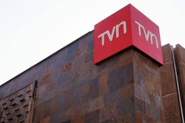Directores de TVN aseguran que salida de Matías del Río está motivada por razones políticas