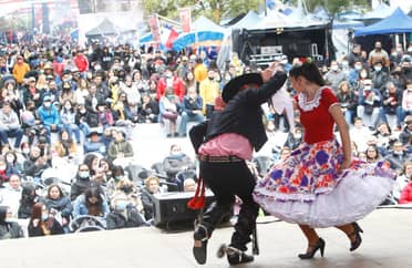 Exitosa Fiesta de la Chilenidad se vivió en la alameda Manso de Velasco