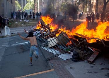 Diputados UDI presentan proyecto para quitar beneficios estatales a condenados por destrozos y agresión a Carabineros