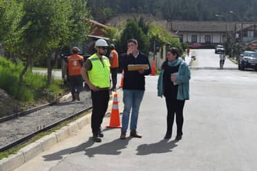Continúa trabajo de reparación de veredas en Vichuquén