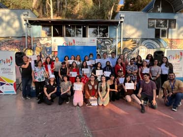 Jóvenes curicanos reciben certificación de talleres artísticos