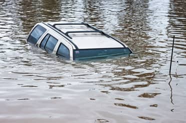 Lanzó auto al mar con su expareja al interior: Sujeto es condenado a 20 años de cárcel por femicidio