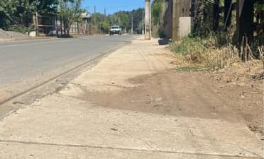 Alcalde de Vichuquén exige reparación de veredas en Llico