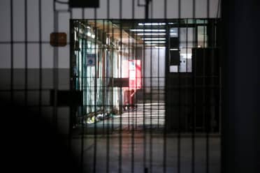 Interna dio a luz en pasillo de una cárcel en Navidad: anuncian sumario en Gendarmería