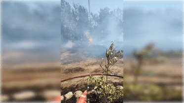 Incendio destruye dos bodegas en Avenida Bellavista de Teno