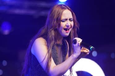 Elizabeth Moya ganó la nueva edición del festival “Una voz para Licantén”
