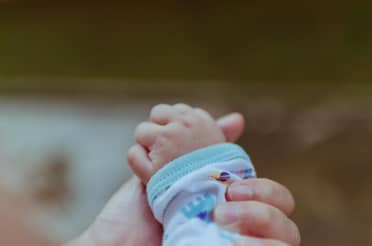 Detienen a joven de 20 años acusado de matar a su hijo de 2 meses