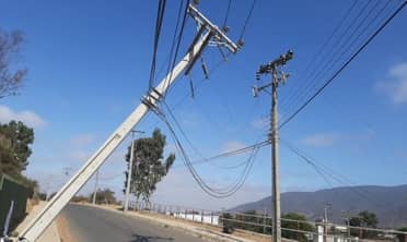En el Maule: más de 268 mil clientes se han visto afectados por choques contra postes de alumbrado público