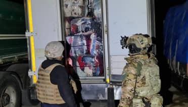 Ejército de Chile decomisa camiones bolivianos cargados con 136 rifles ocultos en fardos de ropa