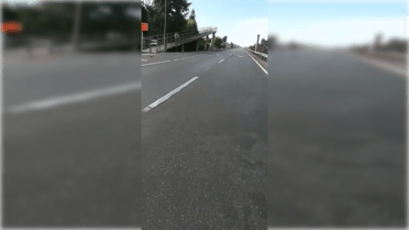 Peatones arriesgan su vida al cruzar la Ruta 5 tras destrucción de pasarela en Quilvo