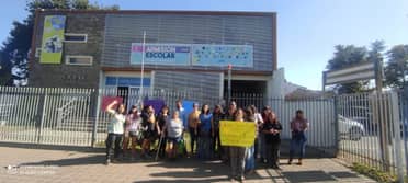 Apoderados se manifestaron pacíficamente para exigir buses de acercamiento para los alumnos de Curicó