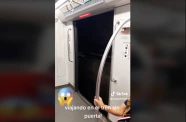 Insólito: Pasajero graba vagón de la línea 2 del Metro circulando sin una puerta