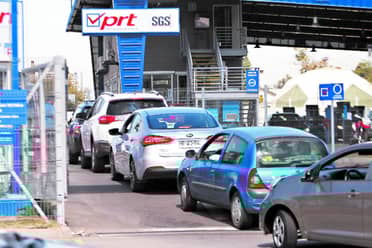 Kilométricas filas para sacar la revisión técnica se registraron este 31 de marzo