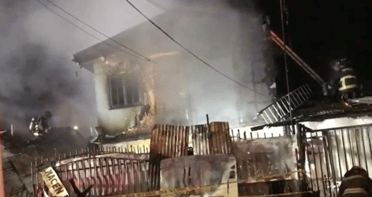 Niña de 13 años logra escapar de incendio que termina con un menor y dos adultos muertos en Talca