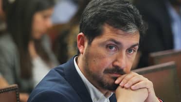 Diputado Rey pide suma urgencia a proyecto que cesa cargos de autoridades con vínculos delictuales