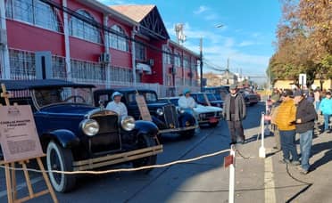 Molina celebró el Día del Patrimonio con exhibición de autos clásicos y feria del recuerdo