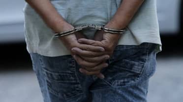 Hombre roció con parafina a su pareja para quemarla viva en plena vía pública en Curicó