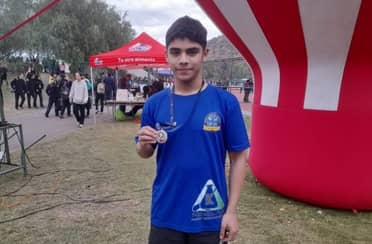 Alumno de Hualañé es vicecampeón escolar de atletismo escolar en Vitacura