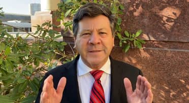 Investigación revela que senador Castro contrató a su expareja como asesora y su hijo 'tiktoker' utiliza un auto estatal