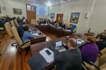 Concejo municipal aprobó becas y subvenciones para deportistas e instituciones de Curicó