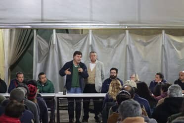 Afectados por inundaciones en Rauco se reunieron con ministro de Agricultura para analizar recuperación