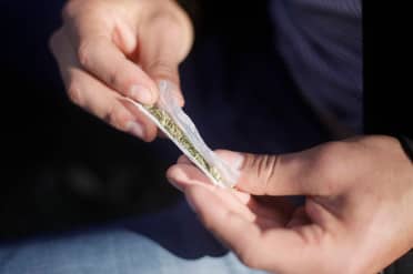Detenidos por amenazar a Carabineros por un pito de marihuana