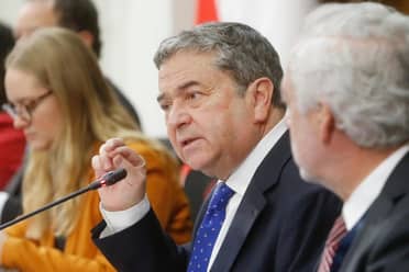 “Las constituciones son mapas que orientan a los gobiernos cualquiera sea quien esté en el poder”
