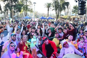 Con Carnaval de la Niñez se celebró a infantes en la Plaza de Armas de Sagrada Familia