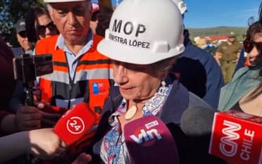 Ministra de Obras Públicas fue emplazada por vecinos de Villa Prat: Denuncian lentitud en ayudas tras sistema frontal