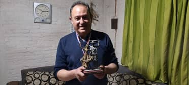 Ramaderos entregan reconocimiento al “hombre del tiempo” de VLN Radio
