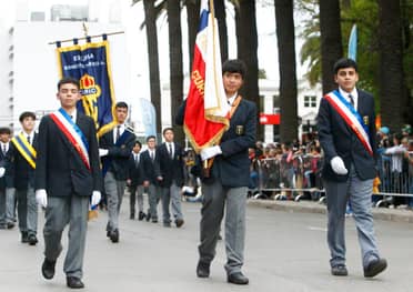 Con masivo desfile Curicó conmemoró su aniversario número 280