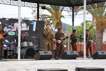Banda Small Band de Carabineros se presentó en Licantén