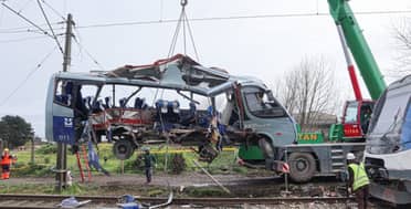 Tribunal de San Pedro de La Paz dejó en prisión preventiva a chofer de microbús que colisionó con tren y dejó siete muertos