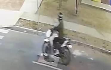 Sujetos en motocicleta realizaron múltiples asaltos en Curicó