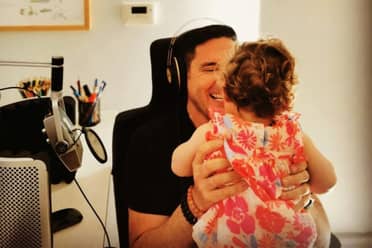 Francisco Saavedra mostró el tierno regalo de cumpleaños que le dio su hija