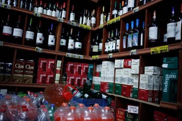 Trío delictual asalta botillería en avenida Colón de Curicó