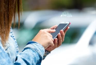 Mujer que trabaja en delivery frustró el robo de su celular en el centro de Curicó