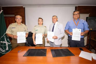 Municipio de Rauco firmó convenio OS-14 con Carabineros para trabajo preventivo contra la delincuencia