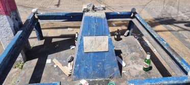 Lamentan desprecio por monumento que recuerda figura del "Bombero Garrido" en Curicó