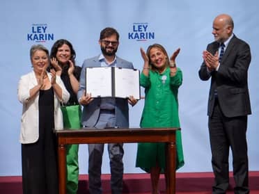Presidente Boric promulga la Ley Karin que busca prevenir y sancionar el acoso laboral