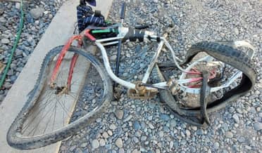 En riesgo vital sigue ciclista de 71 años colisionado por automóvil en Sagrada Familia