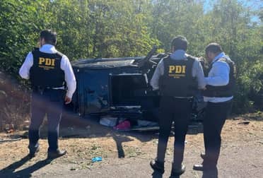 Jefe de la Región Policial del Maule ayudó en accidente en la Ruta 5 y encontró droga en vehículo volcado