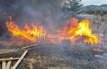 Incendio destruyó vivienda habitada por persona mayor en Licantén