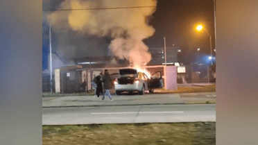 Automóvil se incendió en Avenida Alessandri de Curicó