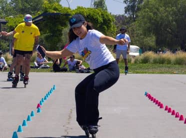 Deportista tenina necesita dinero para competir en el World Skate Games en Italia