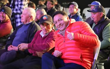 Licantén celebra el Día del Padre con show artístico