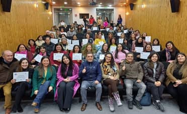 Programa Mujeres Jefas de Hogar certificó a 140 curicanas que completaron sus cursos