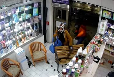 Nuevamente asaltan una sucursal de Farmacia Baratita en Curicó