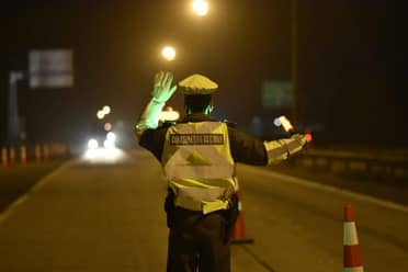 Hombre busca camioneta recuperada por Carabineros y que después desapareció